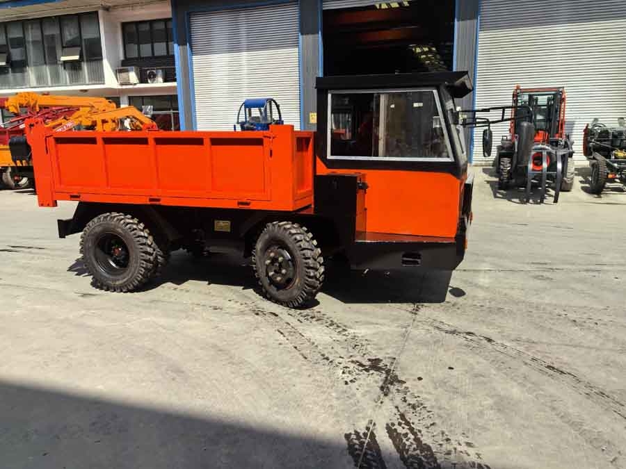 輪式隨車挖運(yùn)輸車